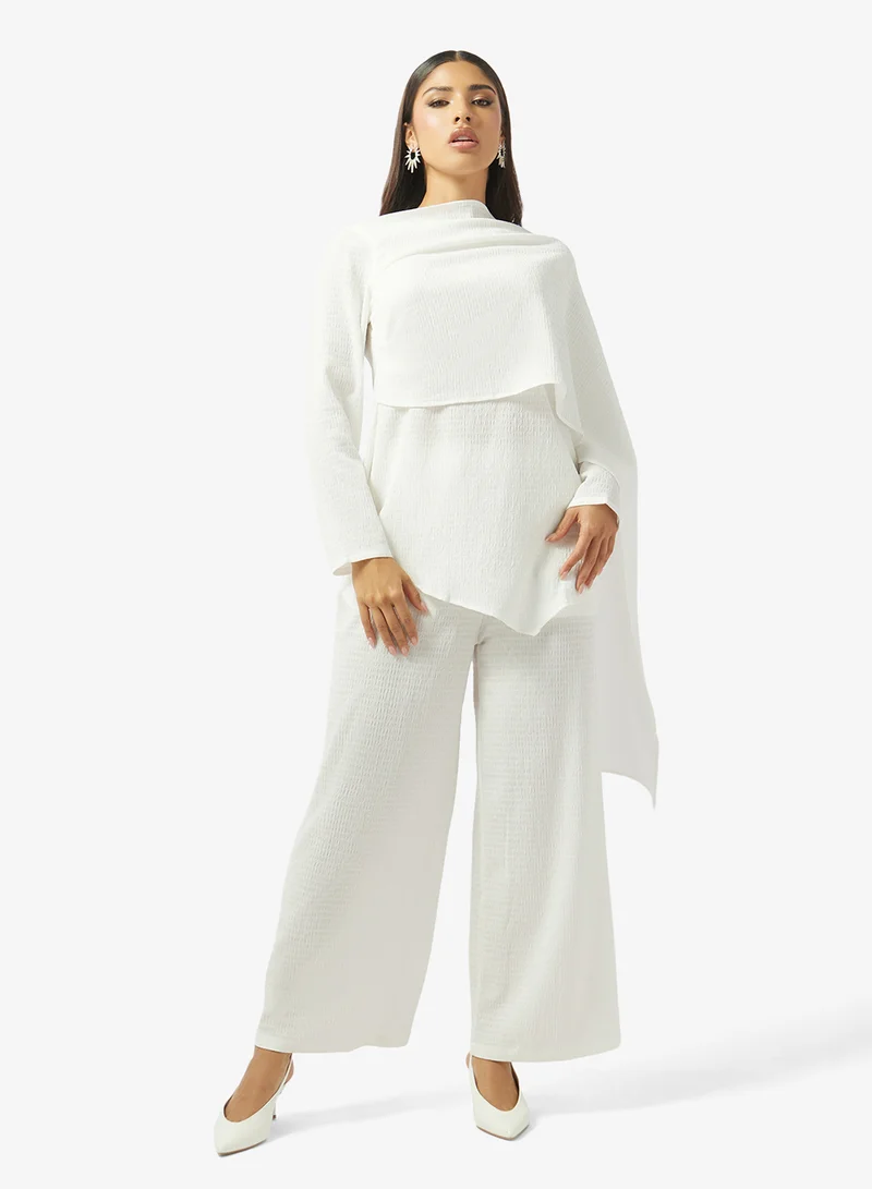 خزانة طقم بلوزة وبنطلون ملفوف